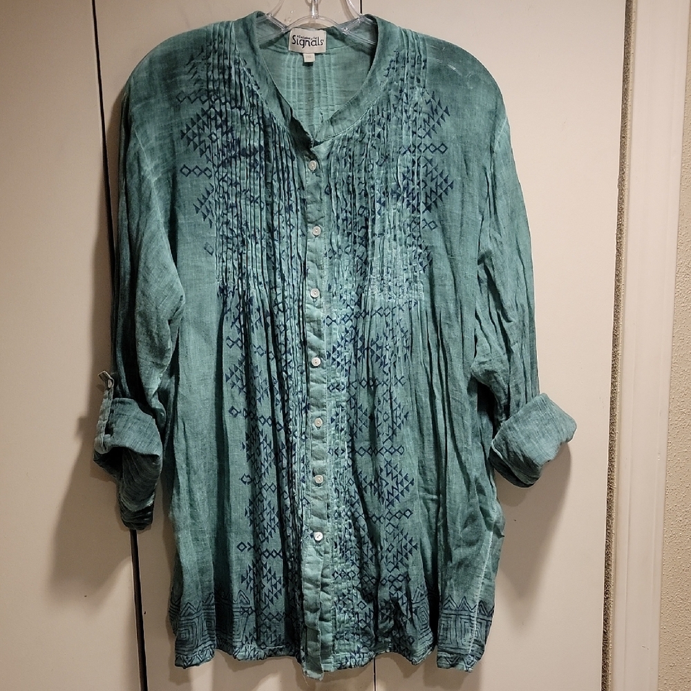 Green Button Down Blouse with Mandarin Collar and 3/4 Sleeves